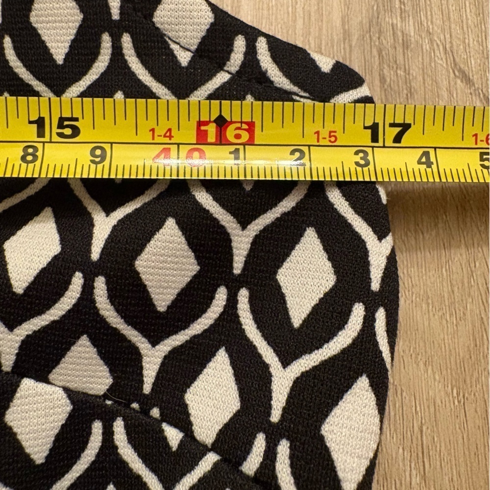H&M Black and White Sleeveless A-Line Dress Key Hole Back - Picture 5 of 6